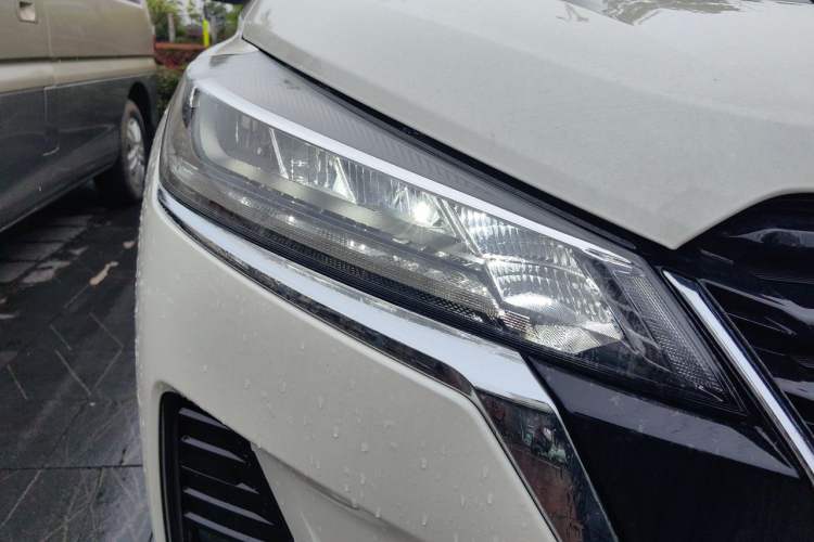 Used Nissan Kicks 2023 Jingqing Edition 1.5L Combining "Power" with a Stylish Touch Right Front Headlight