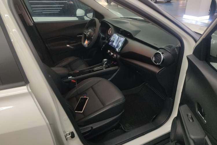 Used Nissan Kicks 2023 Jingqing Edition 1.5L Combining "Power" with a Stylish Touch Right Front Seat