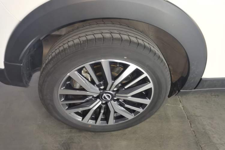 Used Nissan Kicks 2023 Jingqing Edition 1.5L Unleash Pure "Jing" – The Luxurious Version Right Rear Wheel Hub