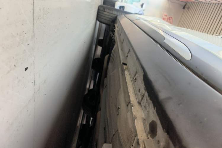 Used Nissan Kicks 2023 Jingqing Edition 1.5L Unleash Pure "Jing" – The Luxurious Version Right Side Sill