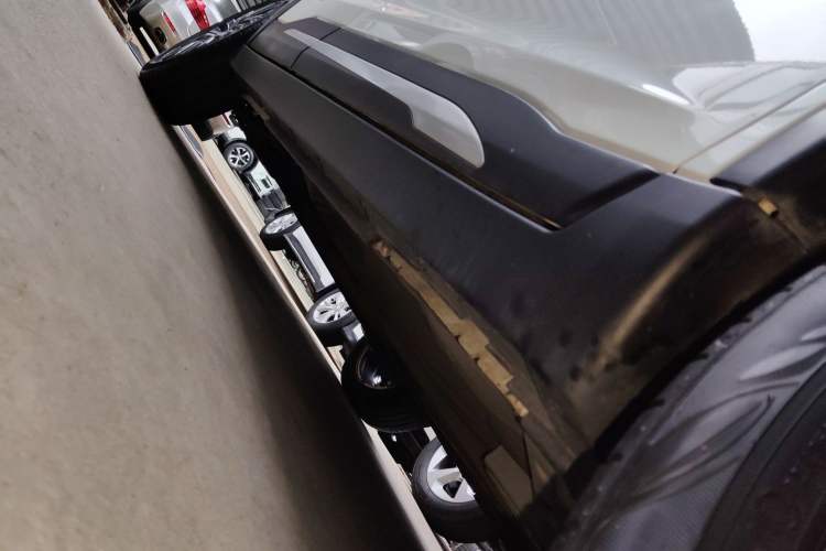 Used Nissan Kicks 2023 Jingqing Edition 1.5L Unleash Pure "Jing" – The Luxurious Version Right Side Sill