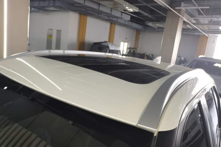 Used Nissan Kicks 2023 Jingqing Edition 1.5L Unleash Pure "Jing" – The Luxurious Version Roof