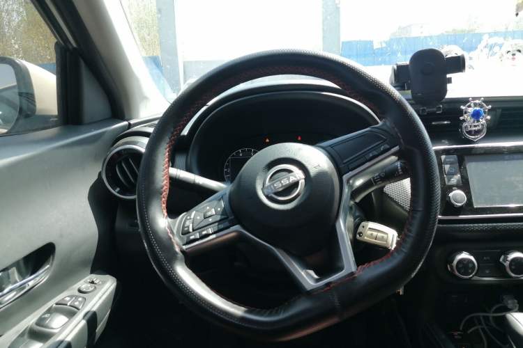 Used Nissan Kicks 2023 Jingqing Edition 1.5L Combining "Power" with a Stylish Touch Steering Wheel