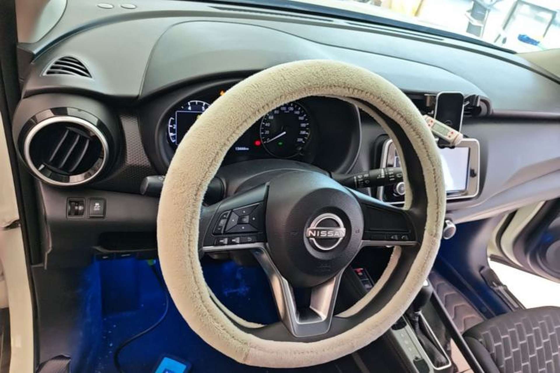 Used Nissan Kicks 2023 Jingqing Edition 1.5L Combining "Power" with a Stylish Touch Steering Wheel