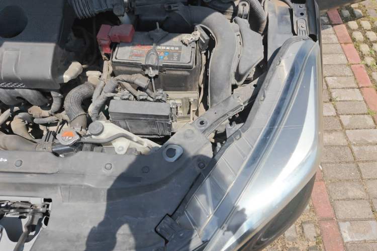 Used Nissan Lannia 2016 1.6L CVT Cool Edition Engine Bay Left