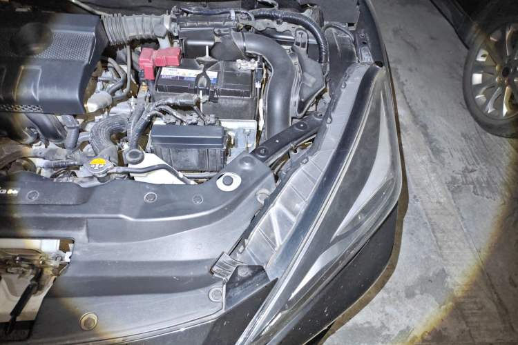 Used Nissan Lannia 2016 1.6L CVT Cool Edition Engine Bay Left