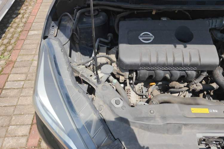 Used Nissan Lannia 2016 1.6L CVT Cool Edition Engine Bay Right