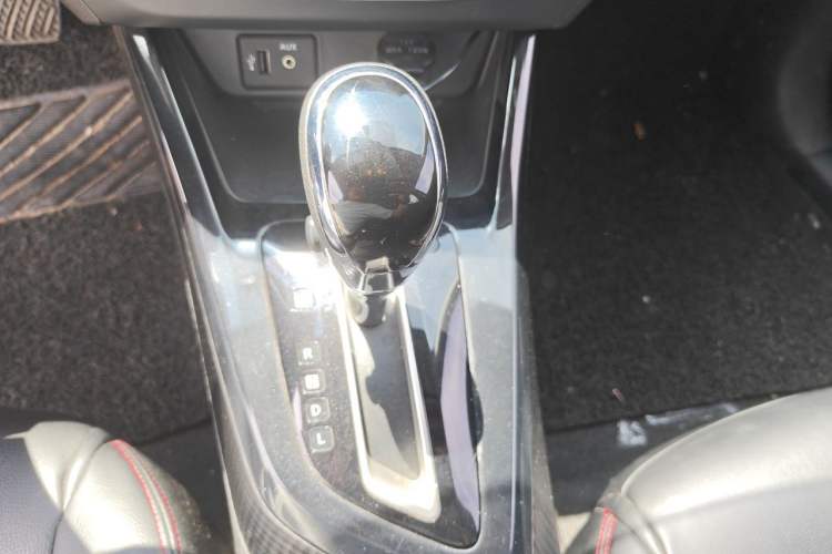 Used Nissan Lannia 2016 1.6L CVT Cool Edition Gear Lever