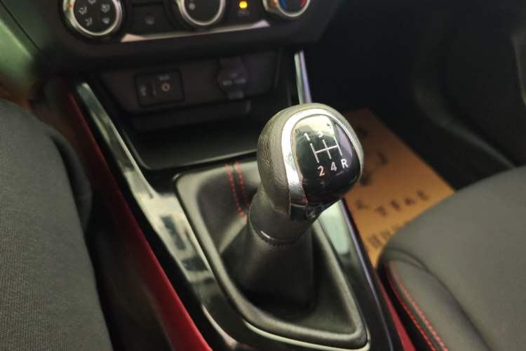 Used Nissan Lannia 2016 1.6L Manual Cool Edition Gear Lever