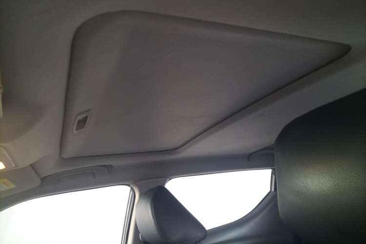 Used Nissan Lannia 2016 1.6L CVT Cool Edition Headliner