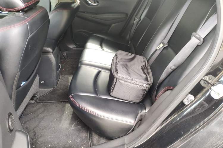 Used Nissan Lannia 2016 1.6L CVT Smart Cool Edition Interior 4