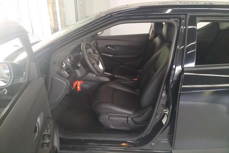 Used Nissan Lannia 2016 1.6L CVT Cool Edition Left Front Seat