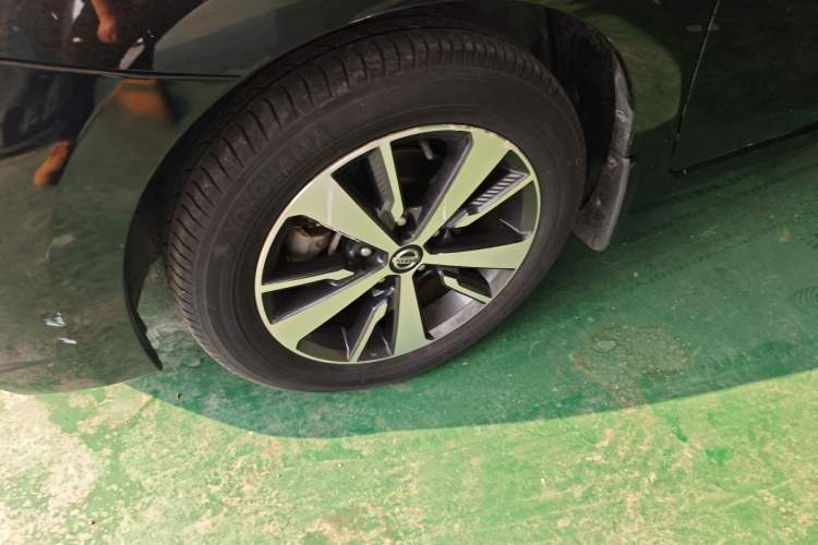 Used Nissan Lannia 2016 1.6L Manual Cool Edition Left Front Wheel Hub