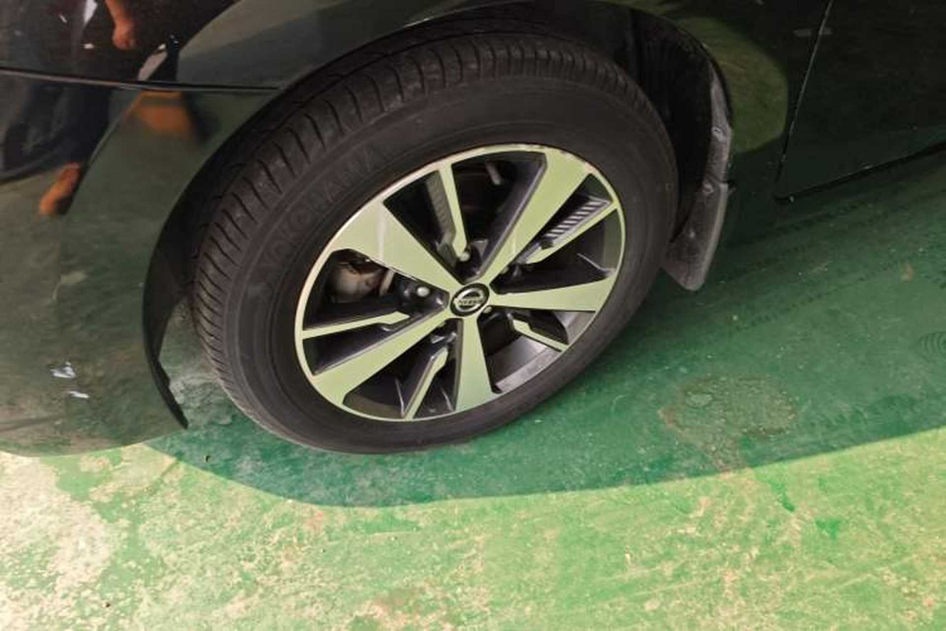 Used Nissan Lannia 2016 1.6L Manual Cool Edition Left Front Wheel Hub