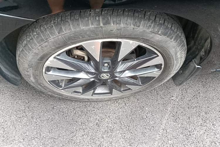 Used Nissan Lannia 2016 1.6L CVT Smart Cool Edition Left Front Wheel Hub