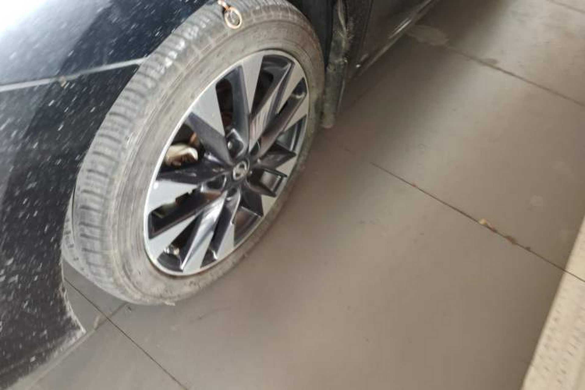 Used Nissan Lannia 2016 1.6L CVT Smart Cool Edition Left Front Wheel Hub