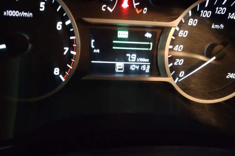 Used Nissan Lannia 2016 1.6L CVT Smart Cool Edition Odometer Close Up