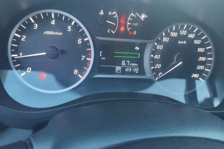Used Nissan Lannia 2016 1.6L CVT Smart Cool Edition Odometer Close Up