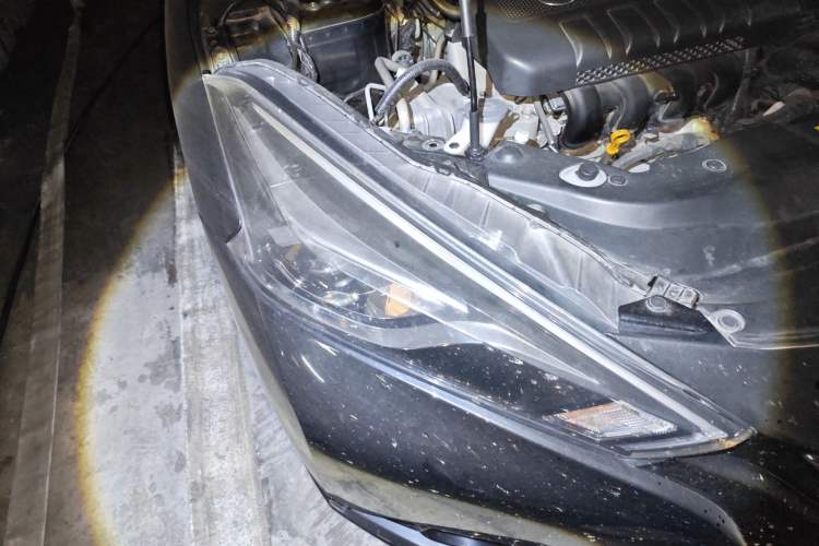 Used Nissan Lannia 2016 1.6L CVT Cool Edition Right Front Headlight