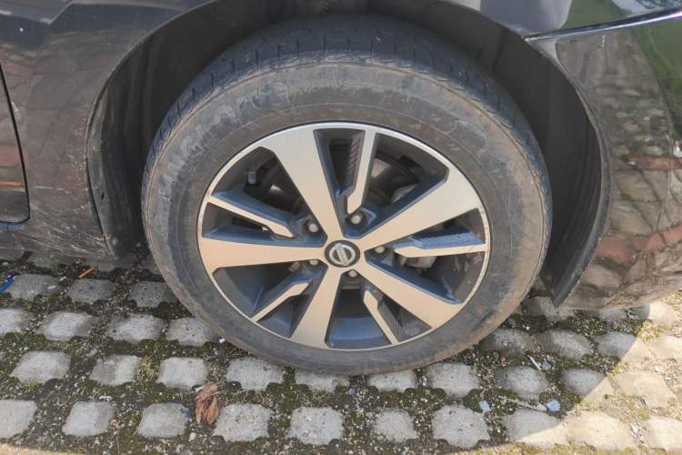 Used Nissan Lannia 2016 1.6L CVT Cool Edition Right Front Wheel Hub