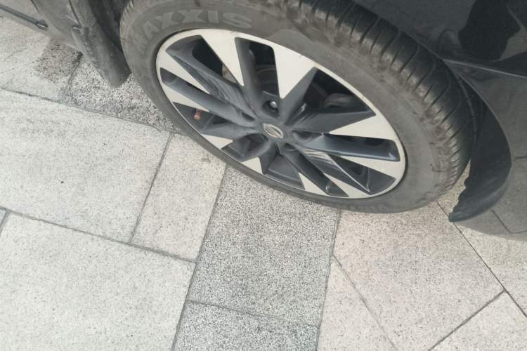 Used Nissan Lannia 2016 1.6L CVT Smart Cool Edition Right Front Wheel Hub