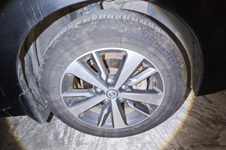 Used Nissan Lannia 2016 1.6L CVT Cool Edition Right Front Wheel Hub