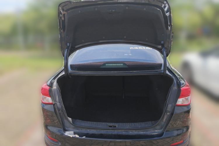 Used Nissan Lannia 2016 1.6L CVT Cool Edition Trunk