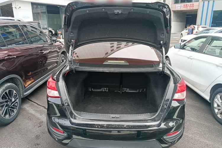 Used Nissan Lannia 2016 1.6L CVT Smart Cool Edition Trunk