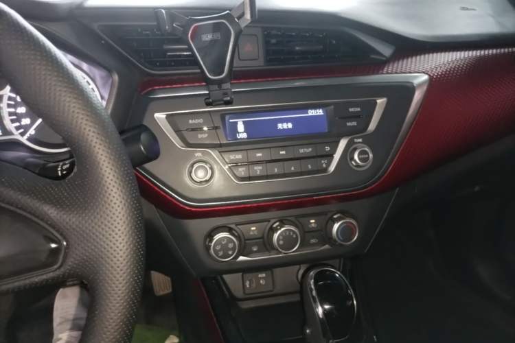 Used Nissan Lannia 2016 1.6L CVT Cool Edition Audio And AC Panel
