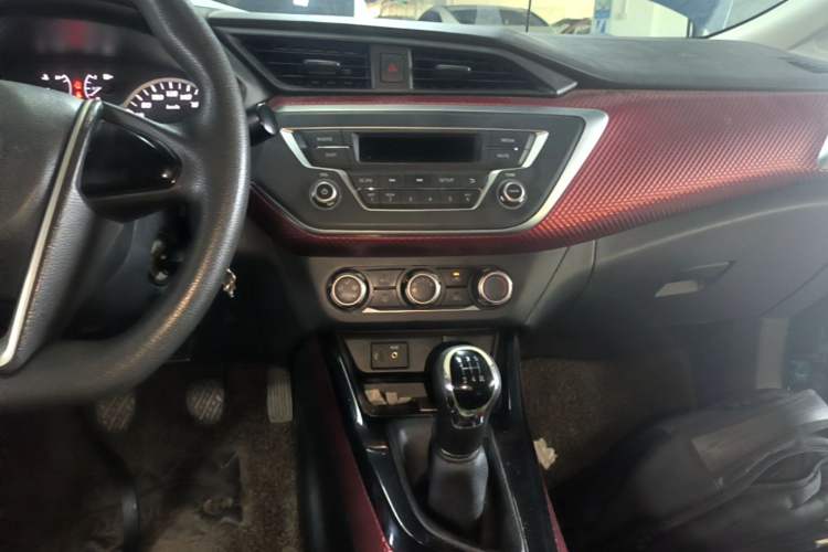 Used Nissan Lannia 2016 1.6L Manual Cool Edition Audio And AC Panel