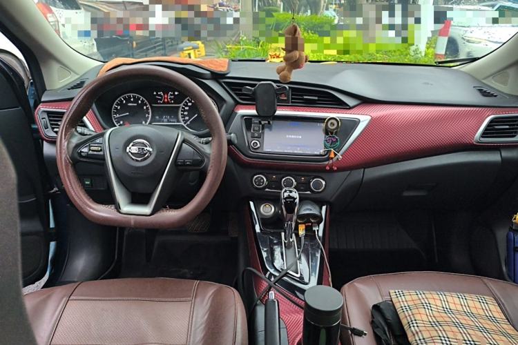 Used Nissan Lannia 2016 1.6L CVT Smart Edition Center Console