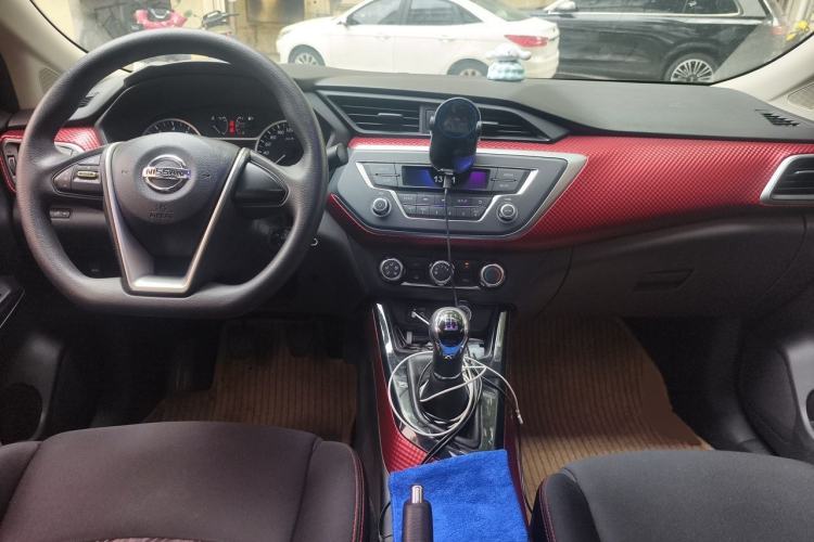 Used Nissan Lannia 2016 1.6L Manual Cool Edition Center Console