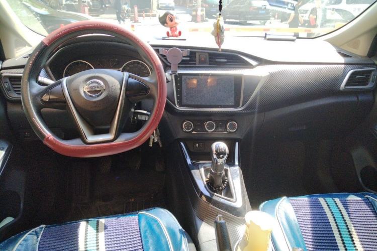 Used Nissan Lannia 2016 1.6L Manual Fashion Edition Center Console