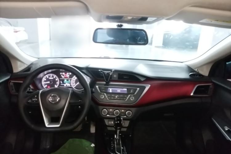 Used Nissan Lannia 2016 1.6L CVT Cool Edition Center Console