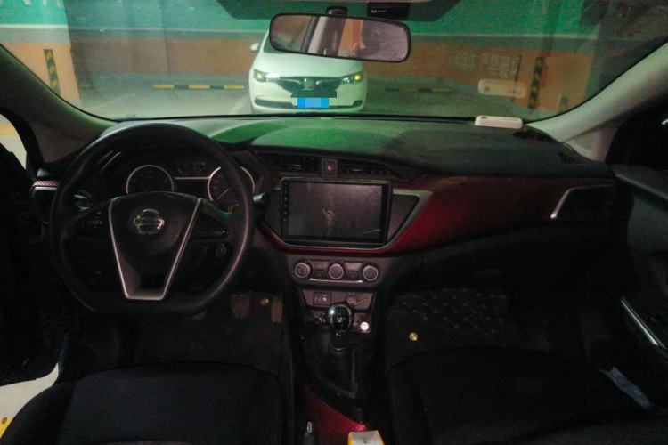 Used Nissan Lannia 2016 1.6L Manual Cool Edition Center Console