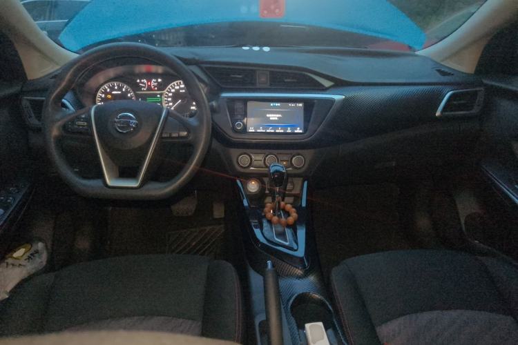 Used Nissan Lannia 2016 1.6L CVT Smart Cool Edition Center Console