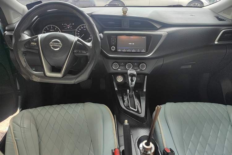 Used Nissan Lannia 2016 1.6L CVT Smart Cool Edition Center Console