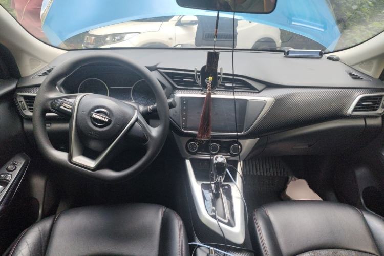 Used Nissan Lannia 2016 1.6L CVT Cool Edition Center Console