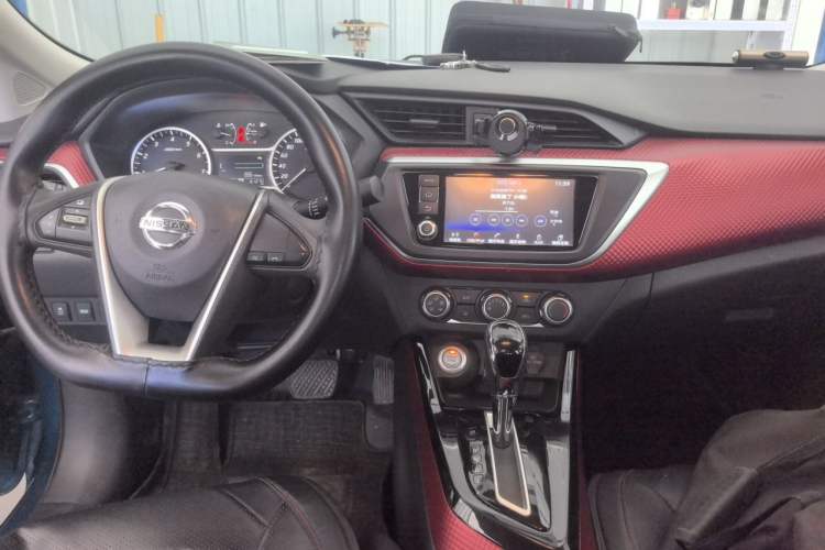 Used Nissan Lannia 2016 1.6L CVT Smart Cool Edition Center Console