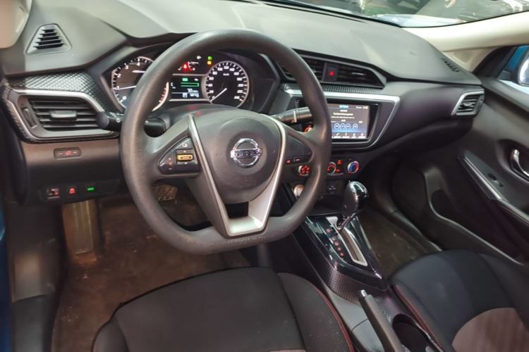 Used Nissan Lannia 2016 1.6L CVT Smart Cool Edition Center Console