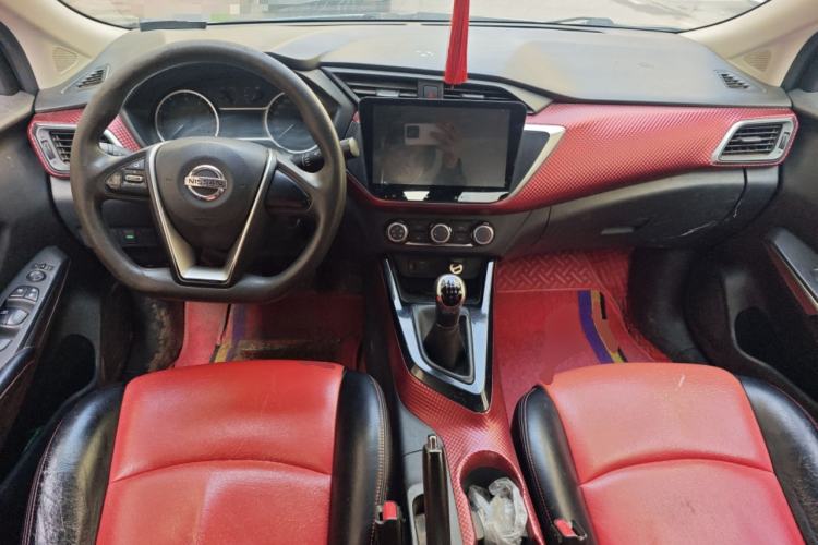 Used Nissan Lannia 2016 1.6L Manual Cool Edition Center Console