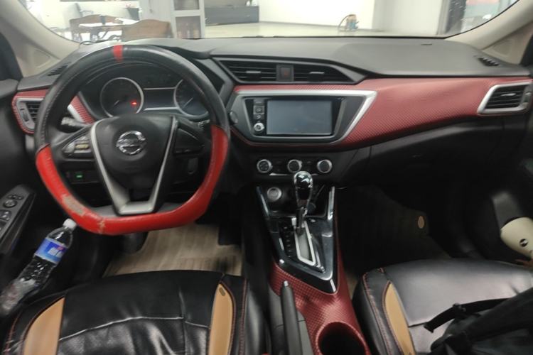 Used Nissan Lannia 2016 1.6L CVT Smart Cool Edition Center Console
