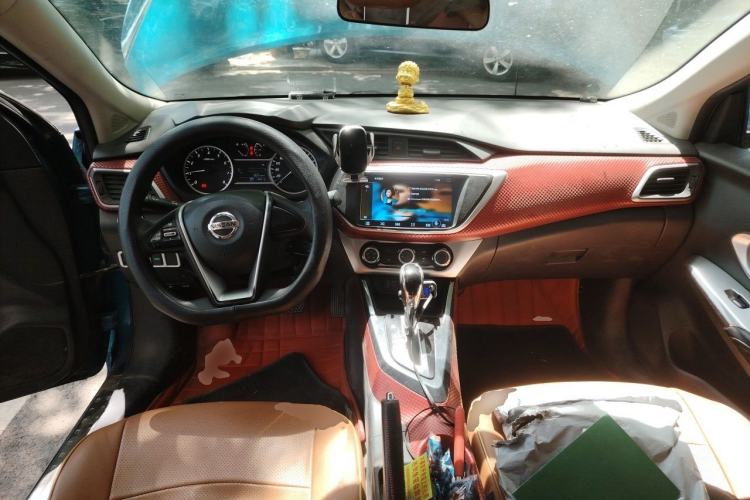 Used Nissan Lannia 2016 1.6L CVT Cool Edition Center Console