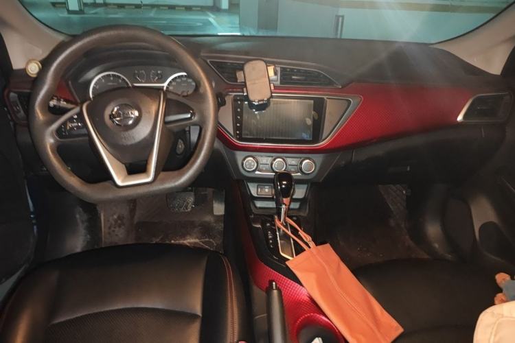 Used Nissan Lannia 2016 1.6L CVT Cool Edition Center Console