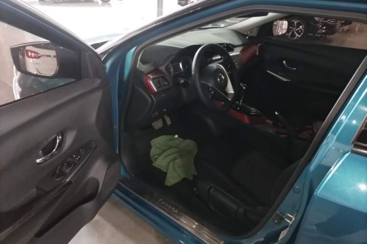 Used Nissan Lannia 2016 1.6L CVT Cool Edition Driver Seat