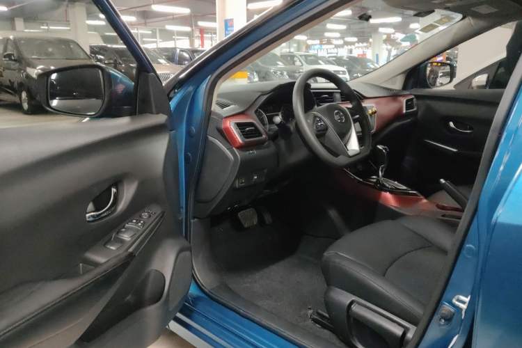 Used Nissan Lannia 2016 1.6L CVT Cool Edition Driver Seat