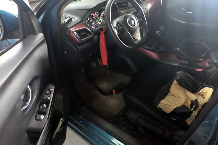 Used Nissan Lannia 2016 1.6L Manual Cool Edition Driver Seat