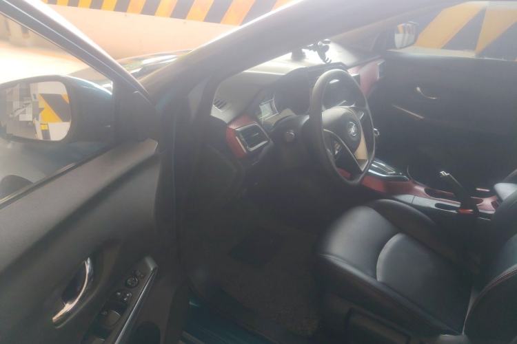 Used Nissan Lannia 2016 1.6L CVT Cool Edition Driver Seat