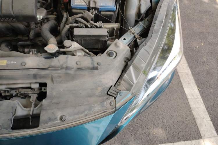 Used Nissan Lannia 2016 1.6L CVT Cool Edition Engine Bay Left