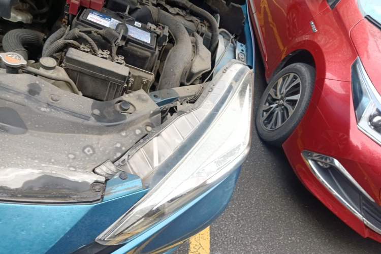 Used Nissan Lannia 2016 1.6L CVT Smart Cool Edition Engine Bay Left